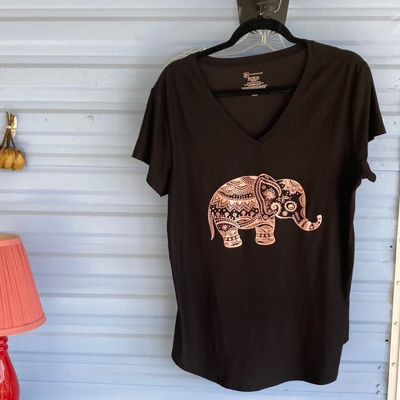 No Boundaries Black T Shirt Lucky Elephant India Inspired V Neck Ladies SZ 2XL - Picture 1 of 5